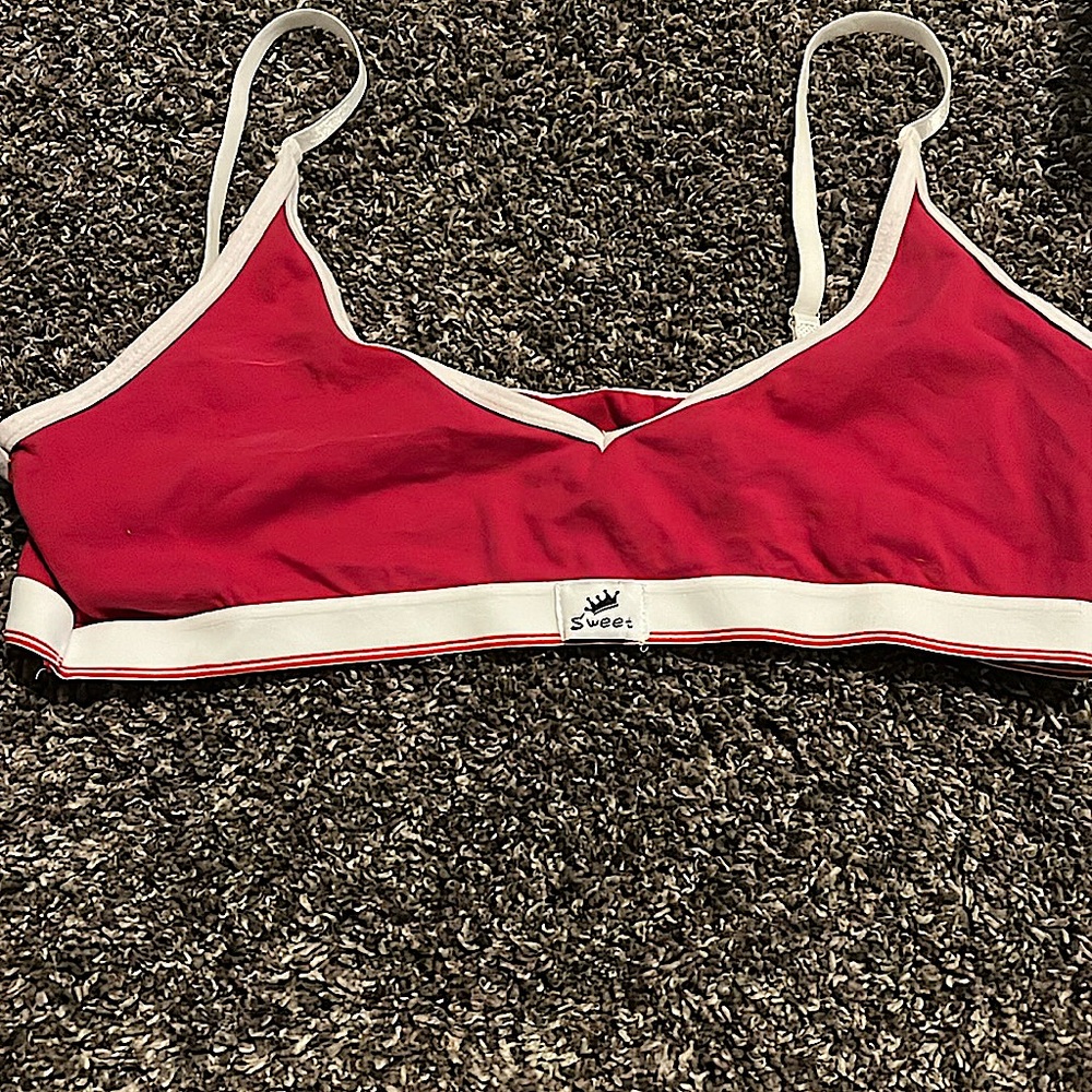 Comfortable sports bra fits nice!